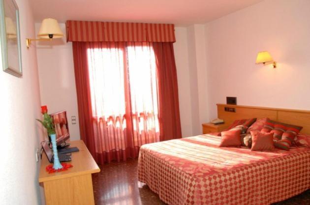 La Imperial Hotel Luceni Værelse billede